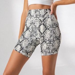Balance Athletica Vitality Ascend Rider short Snakeskin